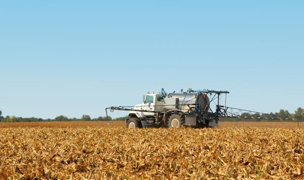 Irrigazione di terreni agricoli — Foto Stock