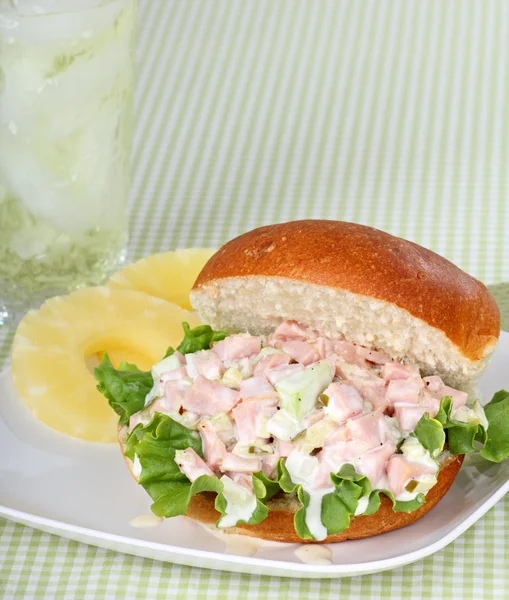 Sandwich de ensalada de jamón —  Fotos de Stock