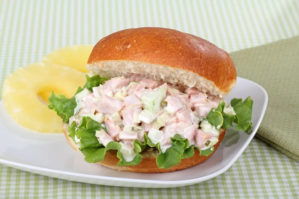 Sanduíche de salada de presunto — Fotografia de Stock