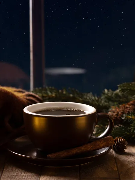 Чашка Горячего Кофе Окна Звездным Ночным Небом Заднем Плане — стоковое фото