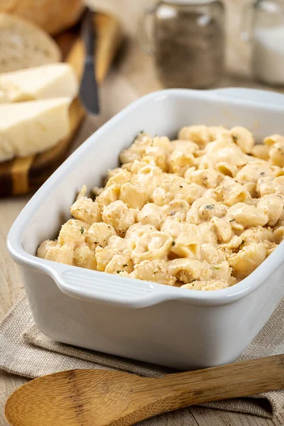Macaroni Cheese White Casserole Dish Wooden Table — Stock Photo, Image