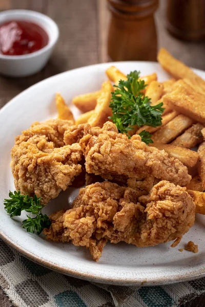 파슬리와 닭고기와 감자튀김 — 스톡 사진