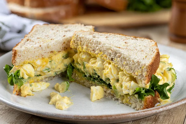 Closeup Egg Salad Sandwich Lettuce Whole Grain Bread Cut Half — Stock Photo, Image