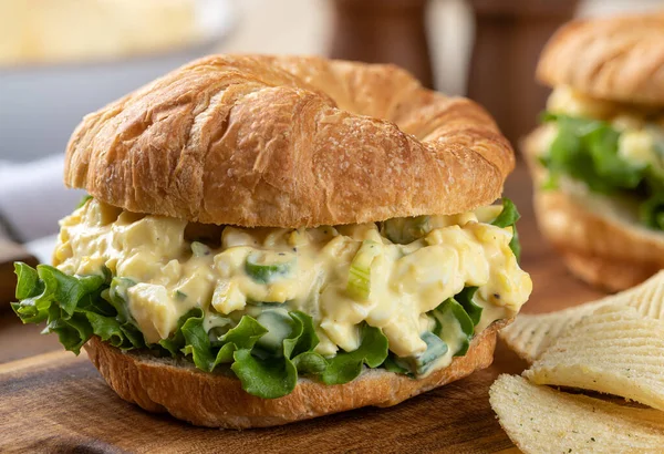 Closeup Egg Salad Sandwich Lettuce Croissant Potato Chips Wooden Cutting — стоковое фото