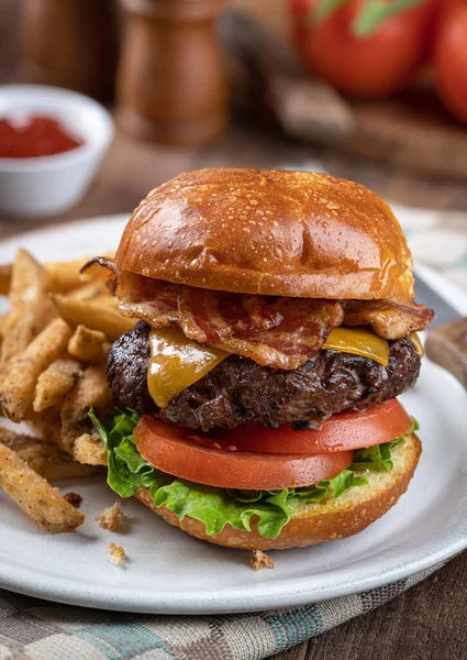 Bacon Cheeseburger Lettuce Tomato Toasted Bun French Fries Plate — Stock Photo, Image