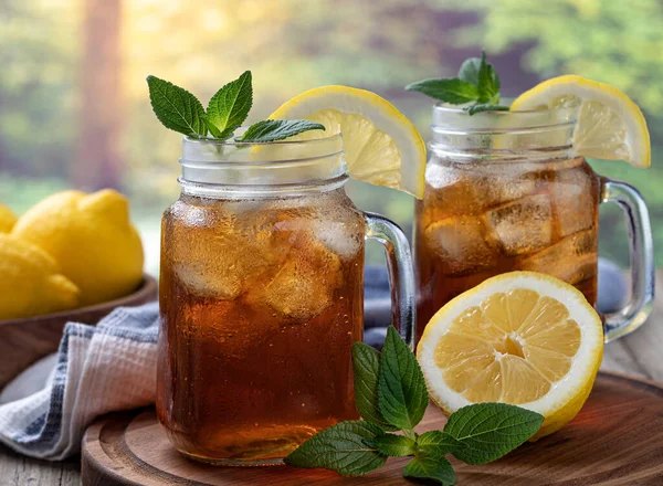 Two Glasses Ice Tea Lemon Slice Mint Wooden Tray Rural — Stock Photo, Image