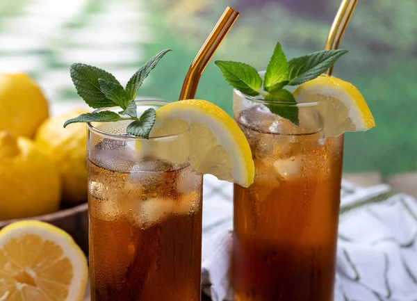 Closeup Two Glasses Cold Iced Tea Lemon Slice Mint Ice — Stock Photo, Image