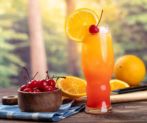 Tequila Sunrise Cocktail Orange Slice Cherry Rustic Wooden Table Summer — ストック写真