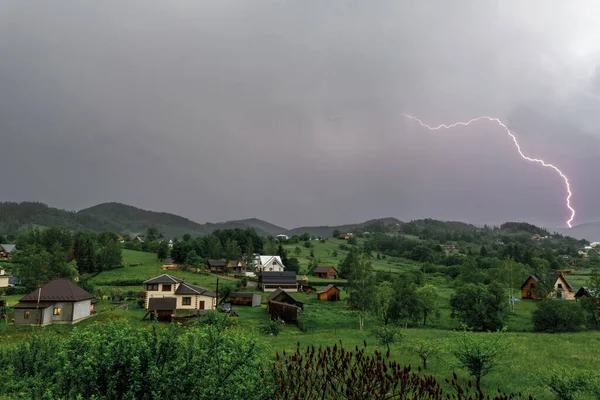 Dağda fırtına bulutları