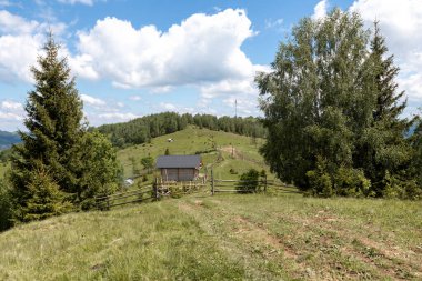 Dağlarda güzel bir gün batımı