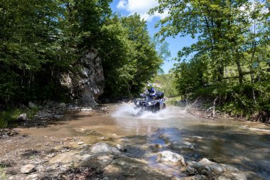 Dağlarda güzel bir gün batımı