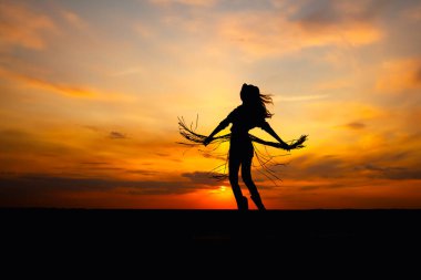 güzel bir günbatımı manzarası