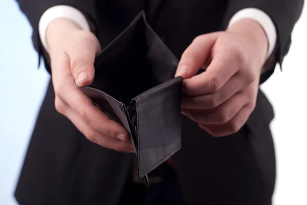 Cüzdanı boş bir adam.