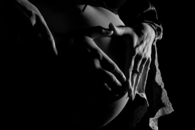 hamile çift gösteren kalp simgesi