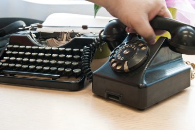 Vintage telefon ve daktilo