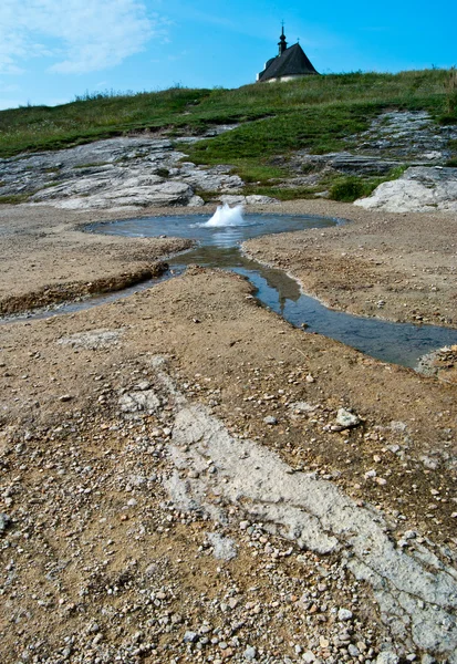 Mineraaliveden geyser — kuvapankkivalokuva
