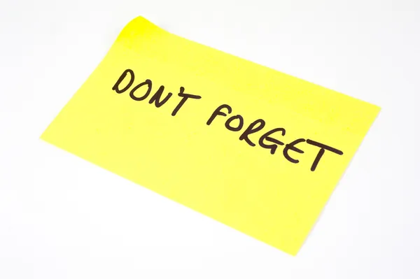 'Don't Forget' written on a yellow sticky note — Stock Photo, Image