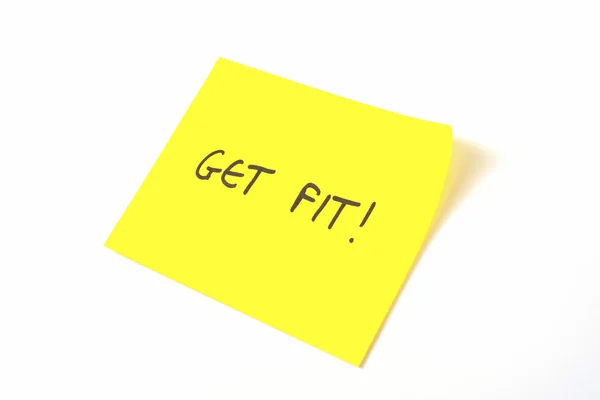 'Get Fit' escrito en una nota adhesiva amarilla — Foto de Stock