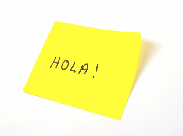 'Hola' escrito en una nota adhesiva amarilla — Foto de Stock