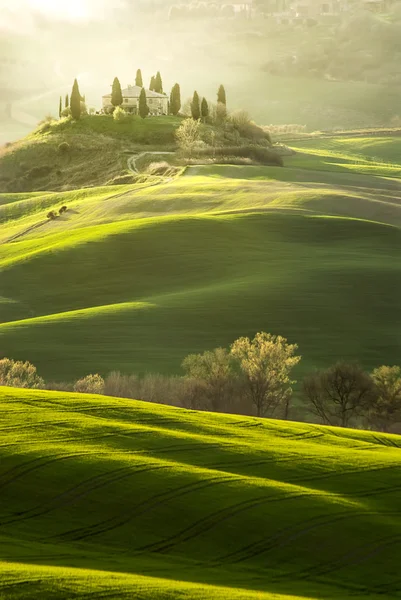 Groene Toscane hill en dorp — Stockfoto