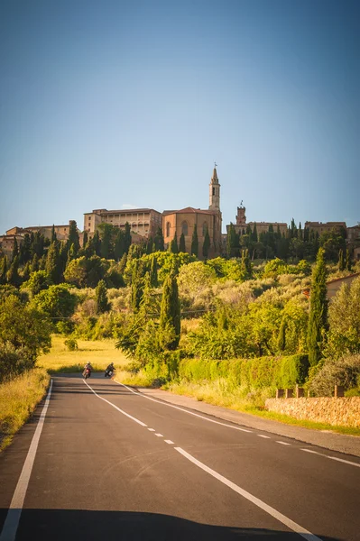 Staré toskánské město, na kopcích, Itálie — Stock fotografie