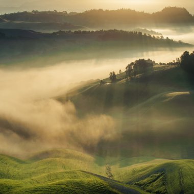 tuscan alanları sarılmış siste, İtalya