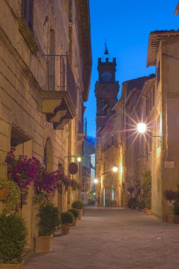 küçük ortaçağ köyü gece, pienza, İtalya