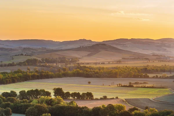 The rising sun over the Tuscan fields — Stock Photo, Image