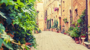 pienza, Kuzey tuscany Rönesans bir kasabada eski caddede onu