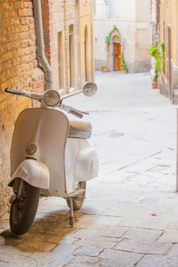 İtalyan scooter sokak
