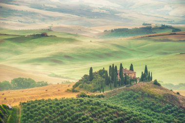 val d'orcia Toskana, doğal park üzerinde güzel gündoğumu