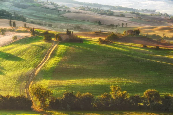 Piękny wschód słońca nad val d'orcia w Toskanii, park naturalny — Zdjęcie stockowe