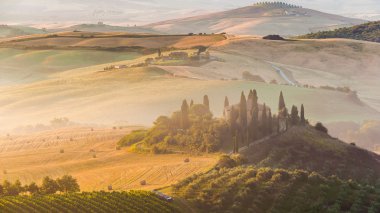 val d'orcia Toskana, doğal park üzerinde güzel gündoğumu