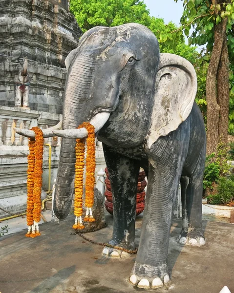 Estátua de elefante cinza — Fotografia de Stock