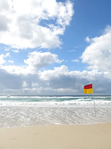 Bayrakla işaretlenmiş olan güzel plajı