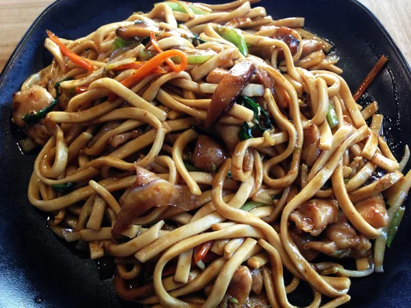 Çin stili karıştırın kızarmış noodle