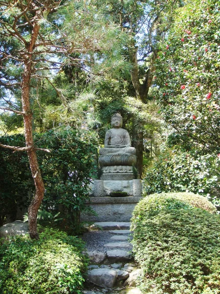 Japonya Bahçe Buda heykeli ile bir parçası