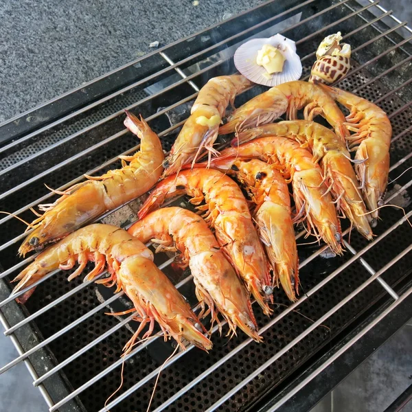 Deliciosos camarões-rei grelhados — Fotografia de Stock