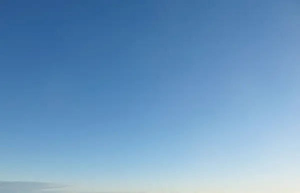 Güzel mavi gökyüzü