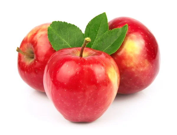 Apel merah manis dengan daun — Stok Foto