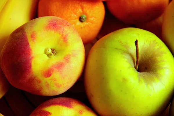 Frucht Pfirsich Apfel Mandarine — Stockfoto