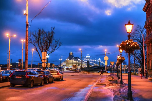 Yılbaşı Gecesi Riga2 Nin Eski Tarihi Kısmının Sokaklarında Yürü — Stok fotoğraf