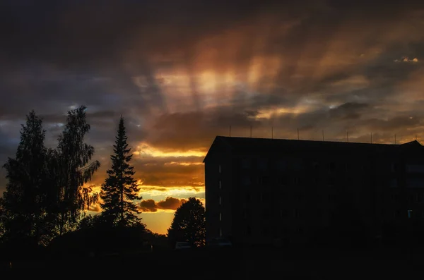 Bellissimo Tramonto Nuvole Costruzione Silhouette — Foto Stock