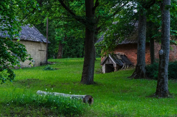 在Latvia安静的村庄街道36 — 图库照片
