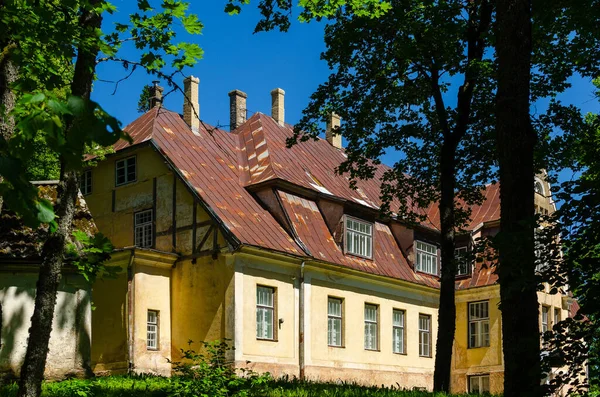 Una Vecchia Casa Padronale Nel Parco Del Paese1 — Foto Stock