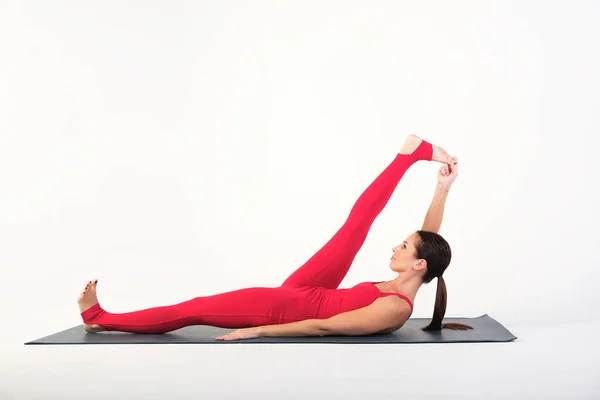 Charming Yoga Instructor Shows How Asanas Correctly — Stock Photo, Image