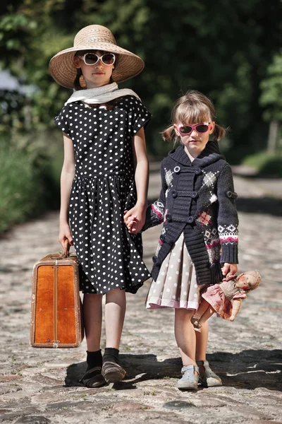 Utazó gyermek lányok — Stock Fotó