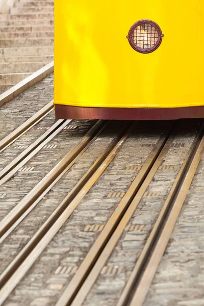 Detalhe Trilhos Seção Frontal Com Farol Bonde Amarelo Espaço Cópia — Fotografia de Stock