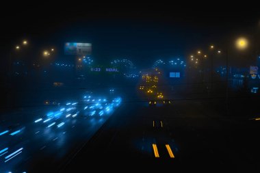 Gece yol arabalar ve ışıklar