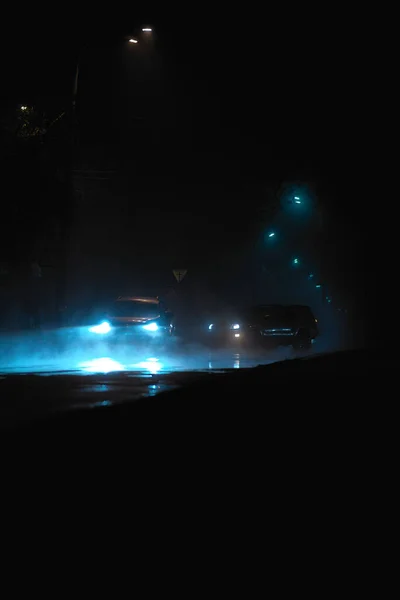 Carretera Nocturna Niebla Con Faros Coche — Foto de Stock